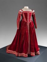 Pisa - Palazzo Reale, abito rosso